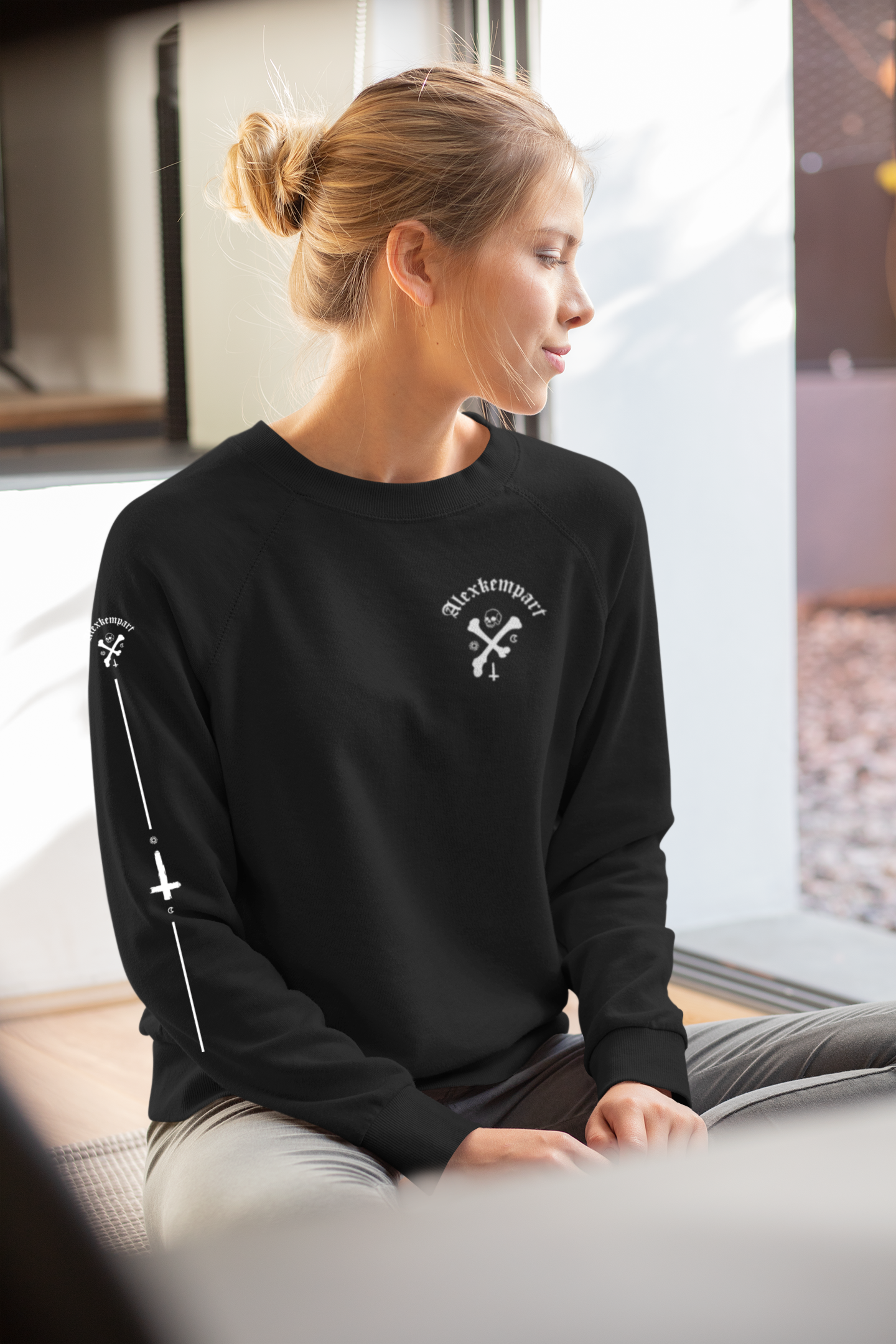 Dark desires Sweatshirt - Women's Crew Neck Sweatshirt.