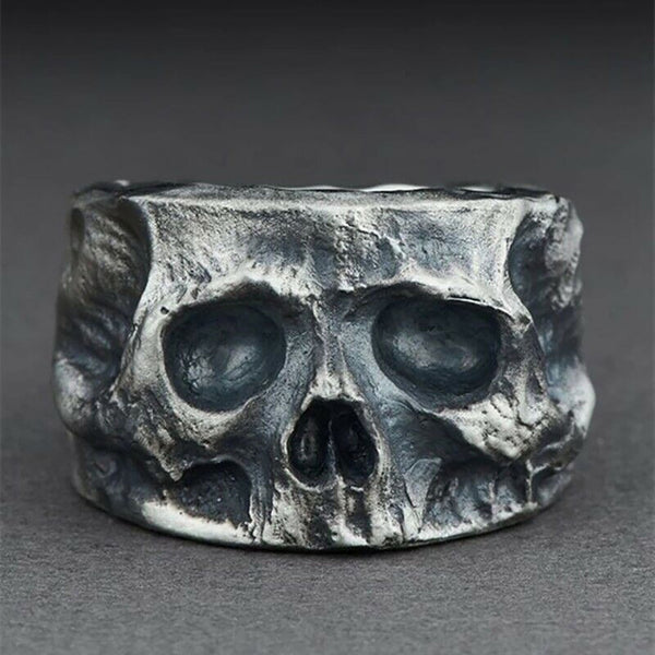 Death becomes you - Skull Ring. Jewellery gothic and punk style.